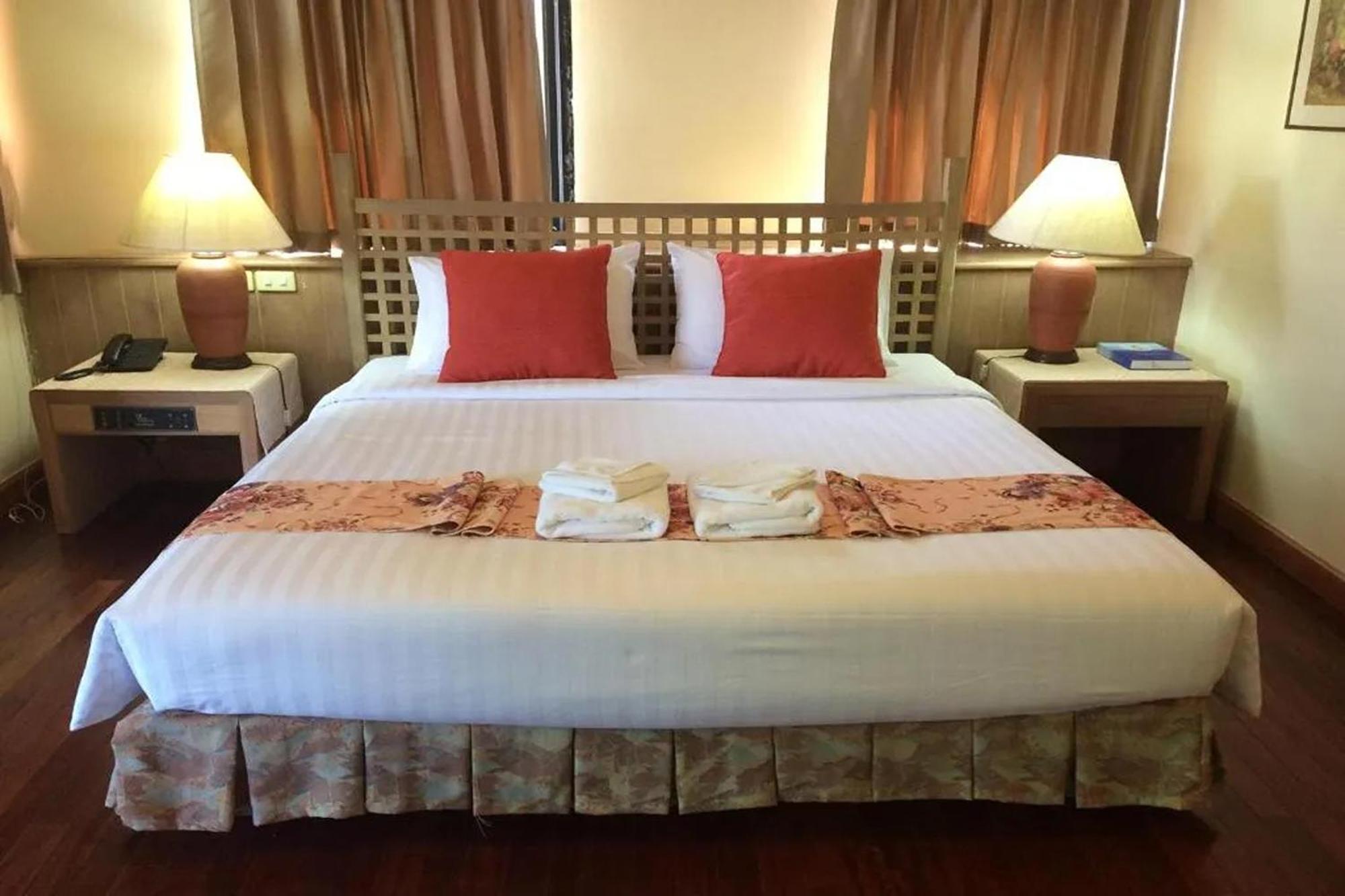 Pin Hotel Lampang Luaran gambar