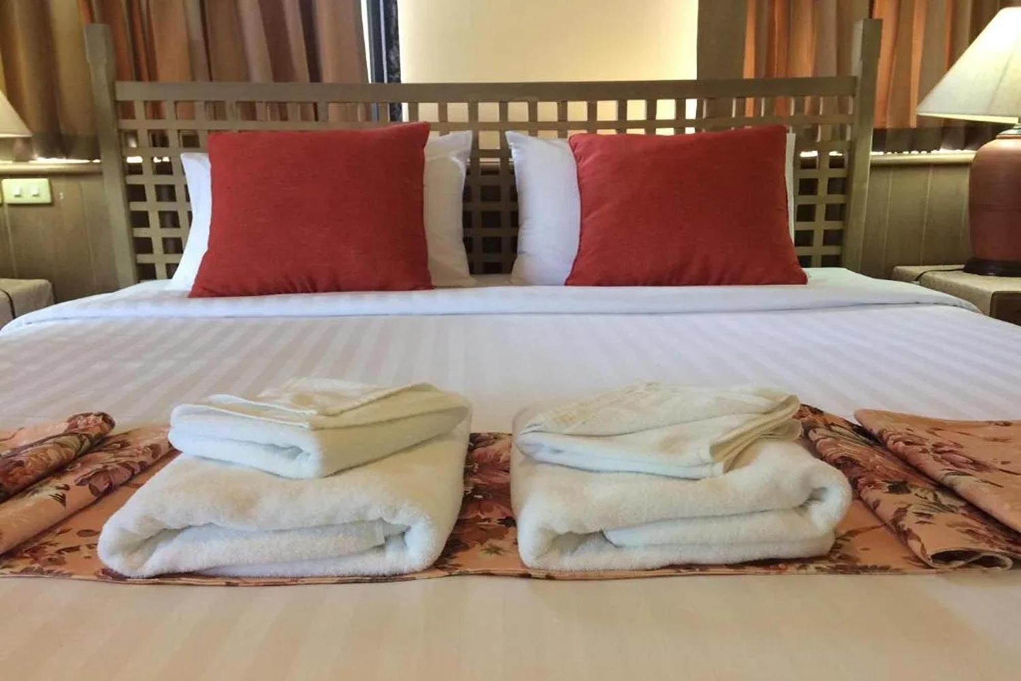 Pin Hotel Lampang Luaran gambar