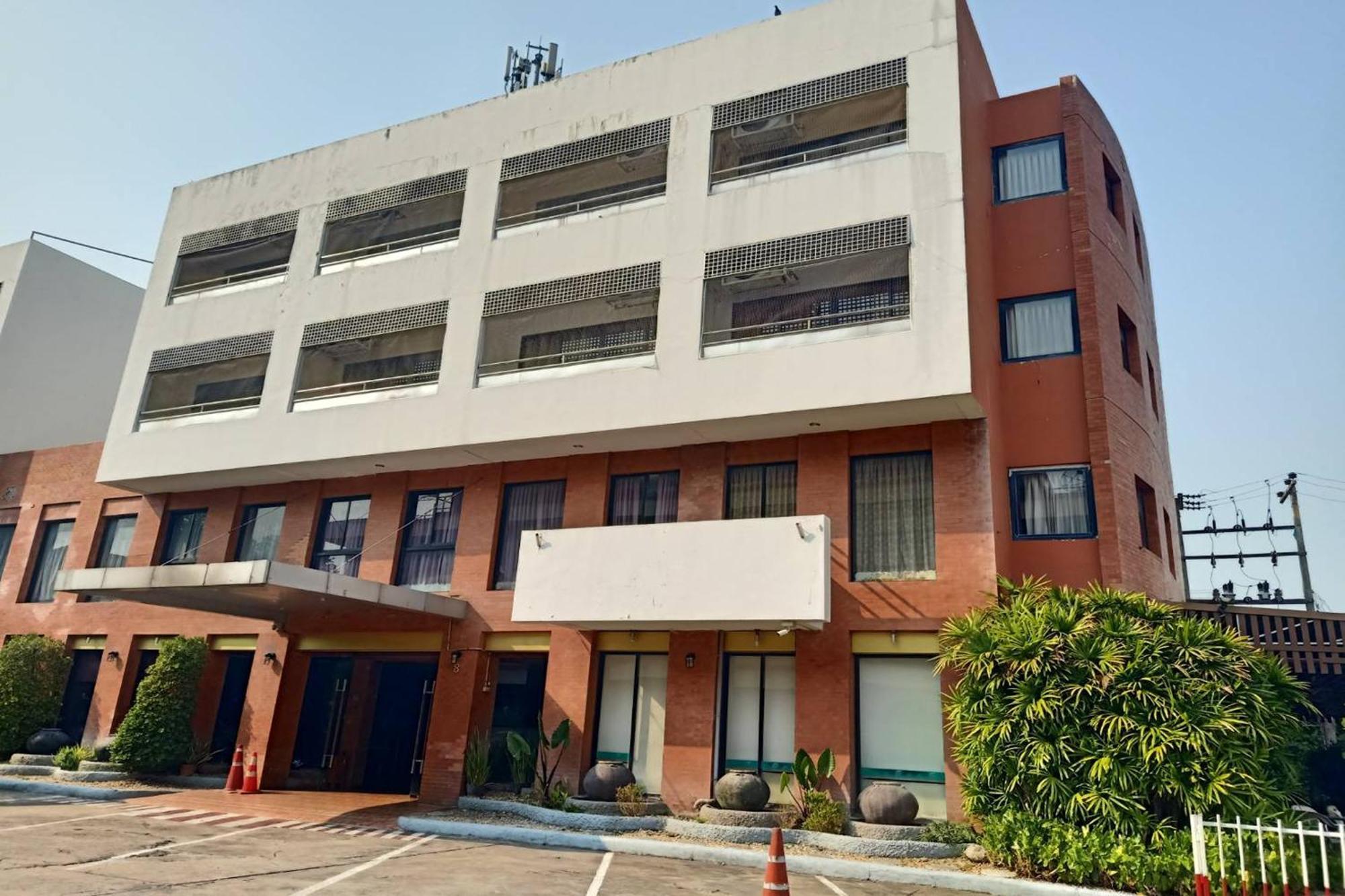 Pin Hotel Lampang Luaran gambar