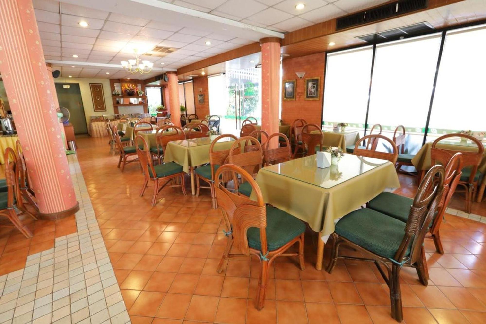 Pin Hotel Lampang Luaran gambar
